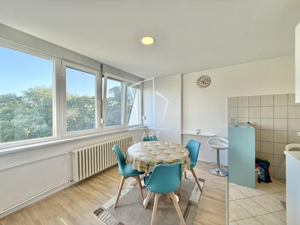 Stan na prodaju u Beogradu, Novi Beograd blok 70 (Kineski TC), dvosoban, 51m2, cena 179000 evra
