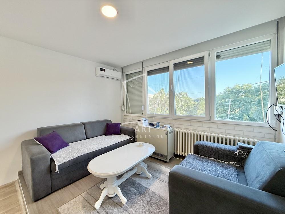 Stan na prodaju u Beogradu, Novi Beograd blok 70 (Kineski TC), dvosoban, 51m2, cena 179000 evra
