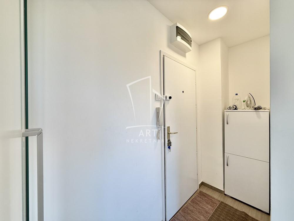 Stan na prodaju u Beogradu, Novi Beograd blok 70 (Kineski TC), dvosoban, 51m2, cena 179000 evra