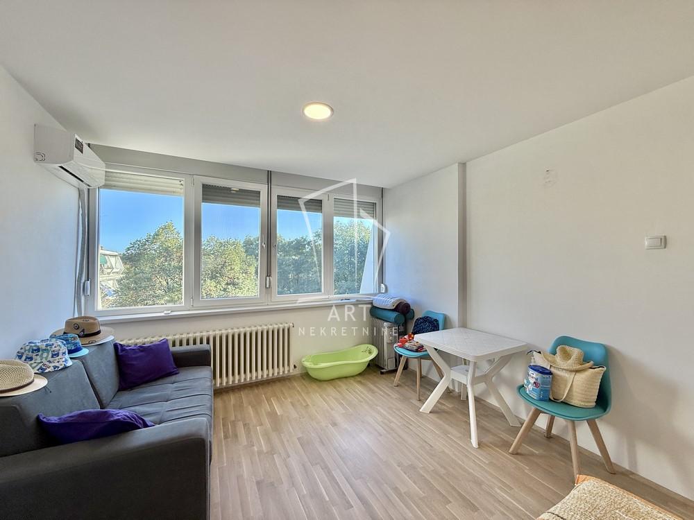 Stan na prodaju u Beogradu, Novi Beograd blok 70 (Kineski TC), dvosoban, 51m2, cena 179000 evra