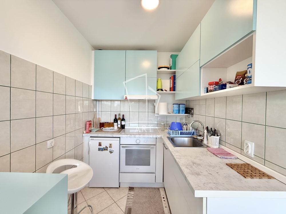Stan na prodaju u Beogradu, Novi Beograd blok 70 (Kineski TC), dvosoban, 51m2, cena 179000 evra
