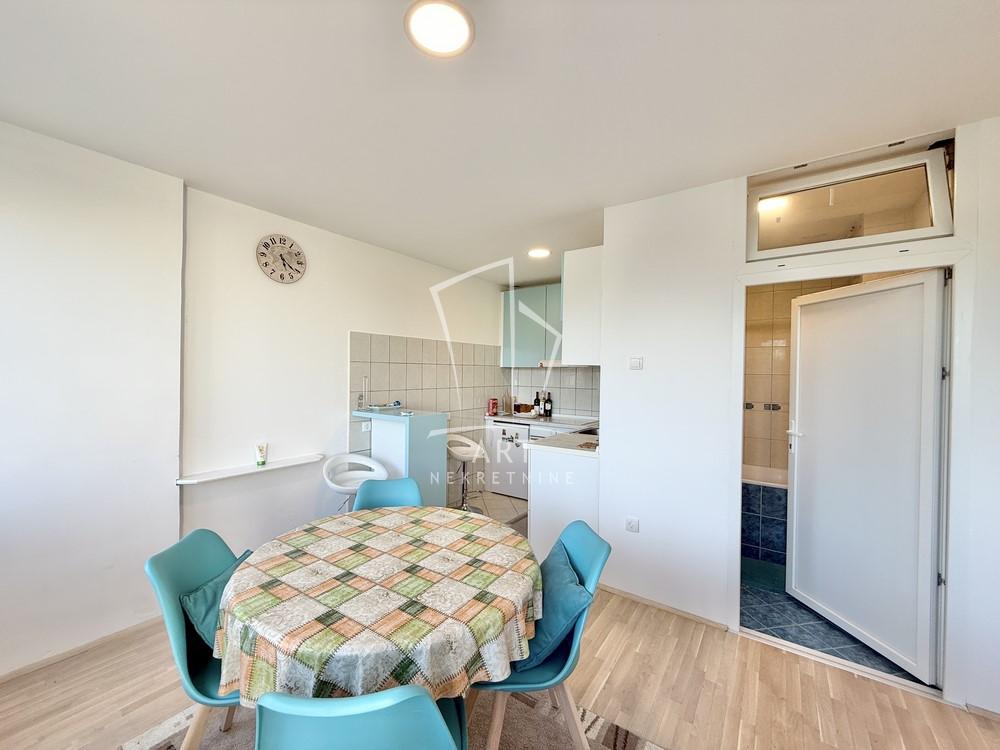 Stan na prodaju u Beogradu, Novi Beograd blok 70 (Kineski TC), dvosoban, 51m2, cena 179000 evra