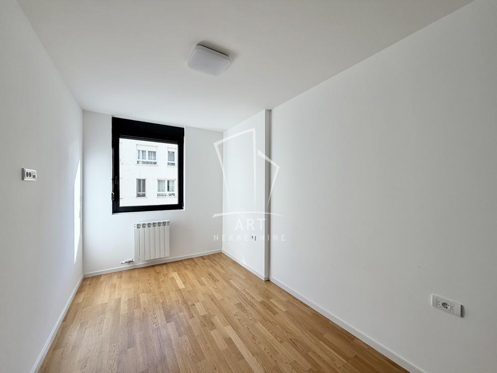 Stan na prodaju u Beogradu, Višnjička banja, trosoban, 67m2, cena 217000 evra