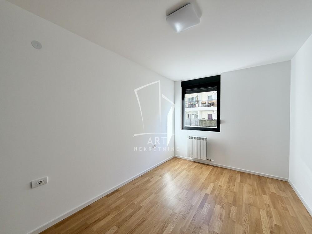 Stan na prodaju u Beogradu, Višnjička banja, trosoban, 67m2, cena 217000 evra