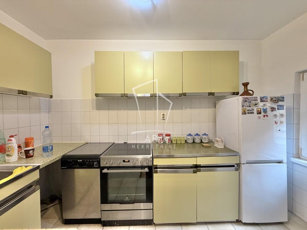 Stan na prodaju u Beogradu, Voždovac, cetvorosoban, 48m2, cena 355000 evra
