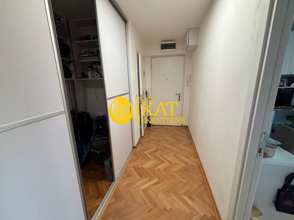 Stan na prodaju u Beogradu, Vračar, trosoban, 65m2, cena 300000 evra