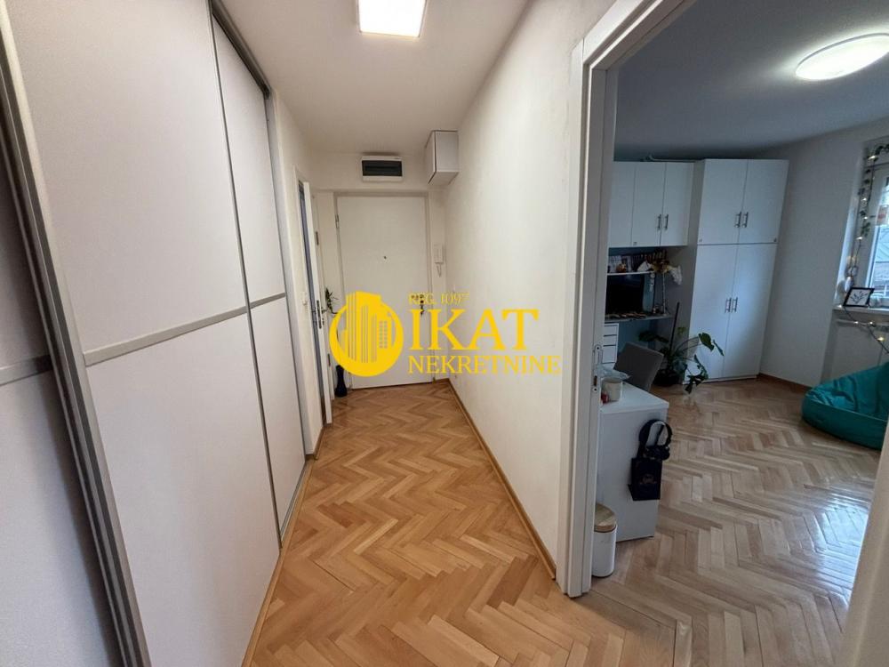 Stan na prodaju u Beogradu, Vračar, trosoban, 65m2, cena 300000 evra