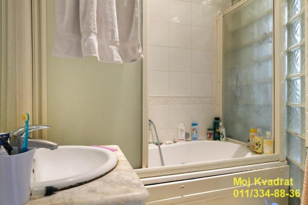 Stan na prodaju u Beogradu, Vračar (Centar), trosoban, 76m2, cena 385000 evra