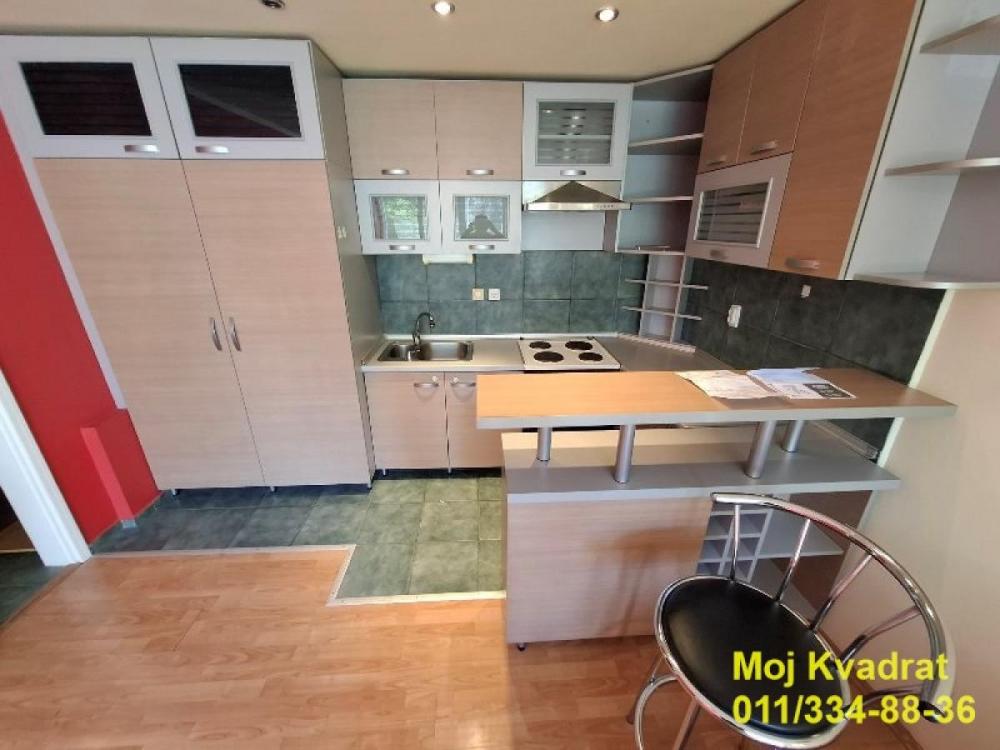 Stan na prodaju u Beogradu, Novi Beograd blok 70 (Kineski TC), jednoiposoban, 49m2, cena 185000 evra