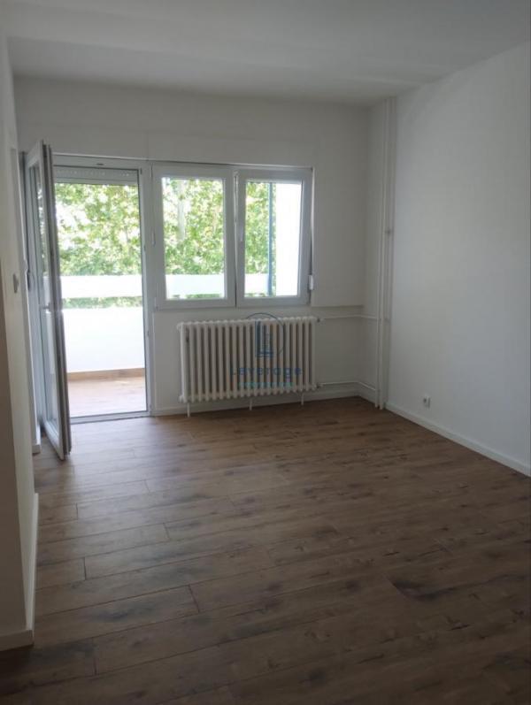 Stan na prodaju u Beogradu, Novi Beograd blok 63, jednoiposoban, 45m2, cena 179900 evra