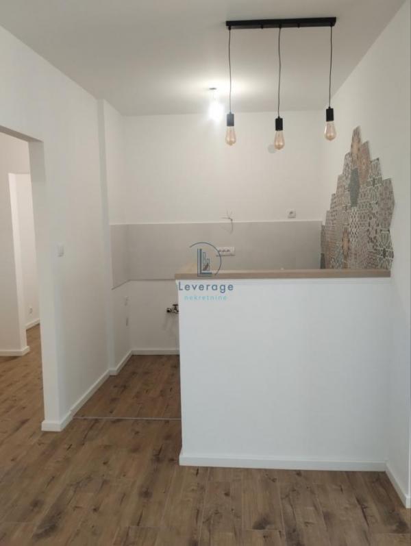Stan na prodaju u Beogradu, Novi Beograd blok 63, jednoiposoban, 45m2, cena 179900 evra