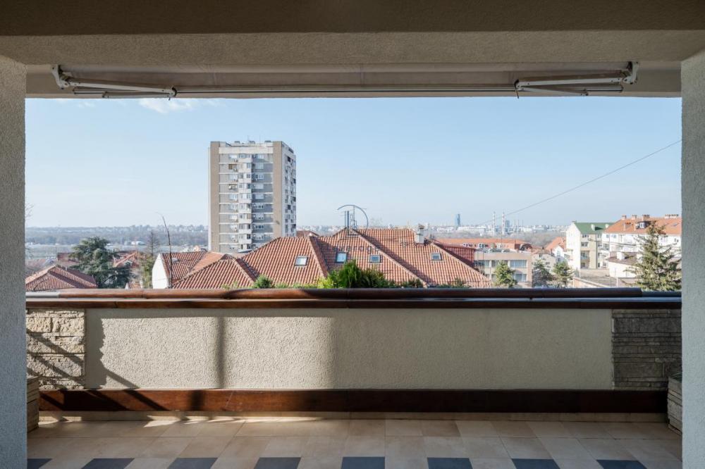 Stan na prodaju u Beogradu, Banovo brdo, trosoban, 150m2, cena 480000 evra