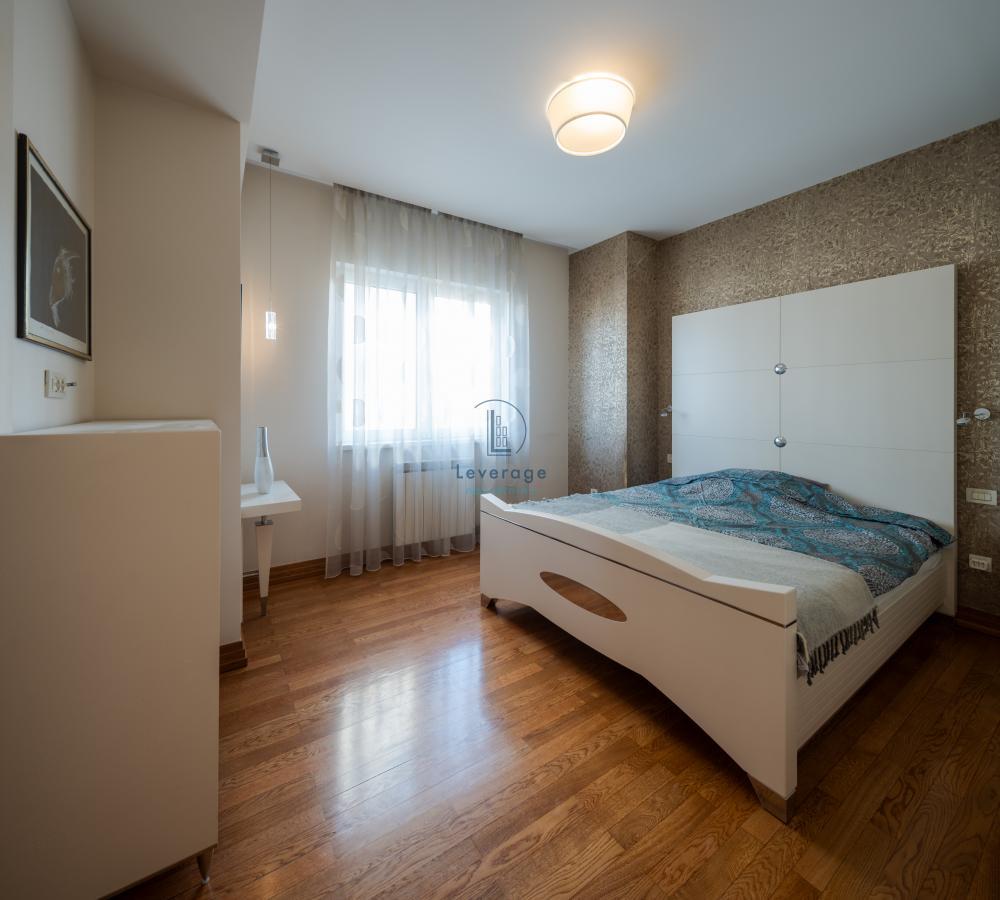 Stan na prodaju u Beogradu, Banovo brdo, trosoban, 150m2, cena 480000 evra