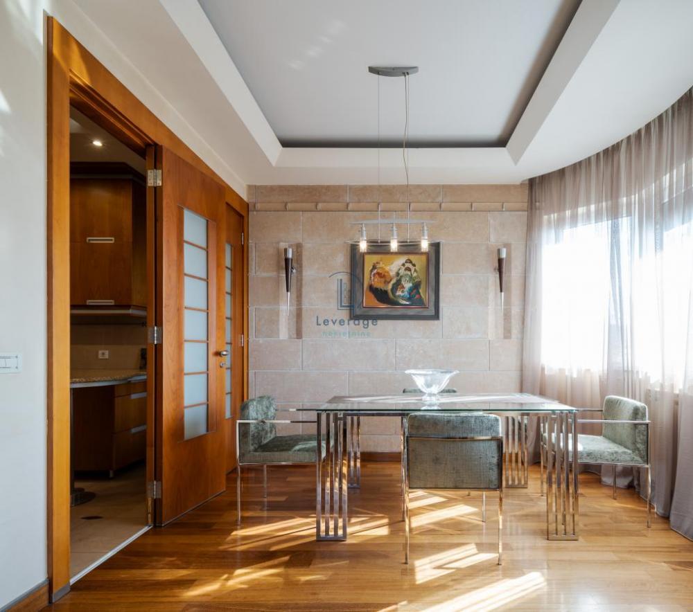 Stan na prodaju u Beogradu, Banovo brdo, trosoban, 150m2, cena 480000 evra