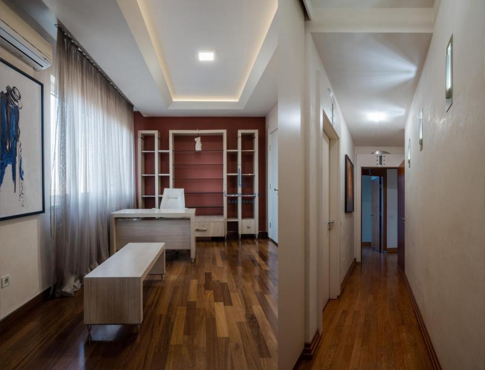 Stan na prodaju u Beogradu, Banovo brdo, trosoban, 150m2, cena 480000 evra