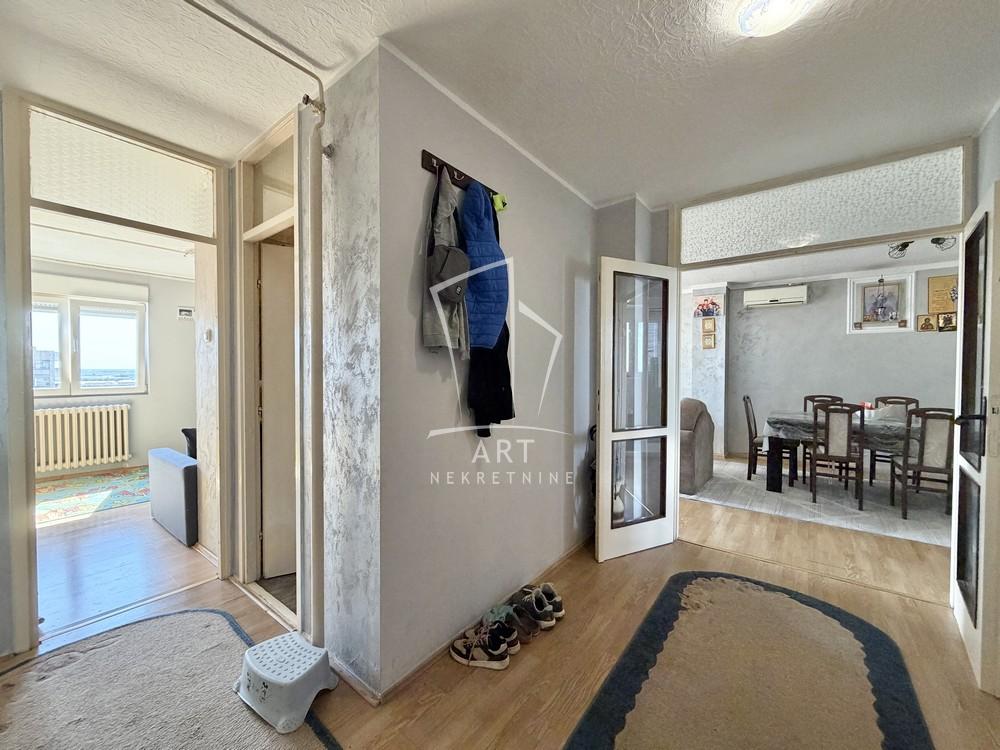 Stan na prodaju u Beogradu, Novi Beograd blok 63, dvoiposoban, 75m2, cena 221250 evra