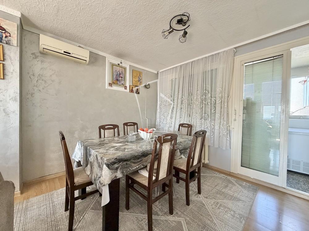 Stan na prodaju u Beogradu, Novi Beograd blok 63, dvoiposoban, 75m2, cena 221250 evra