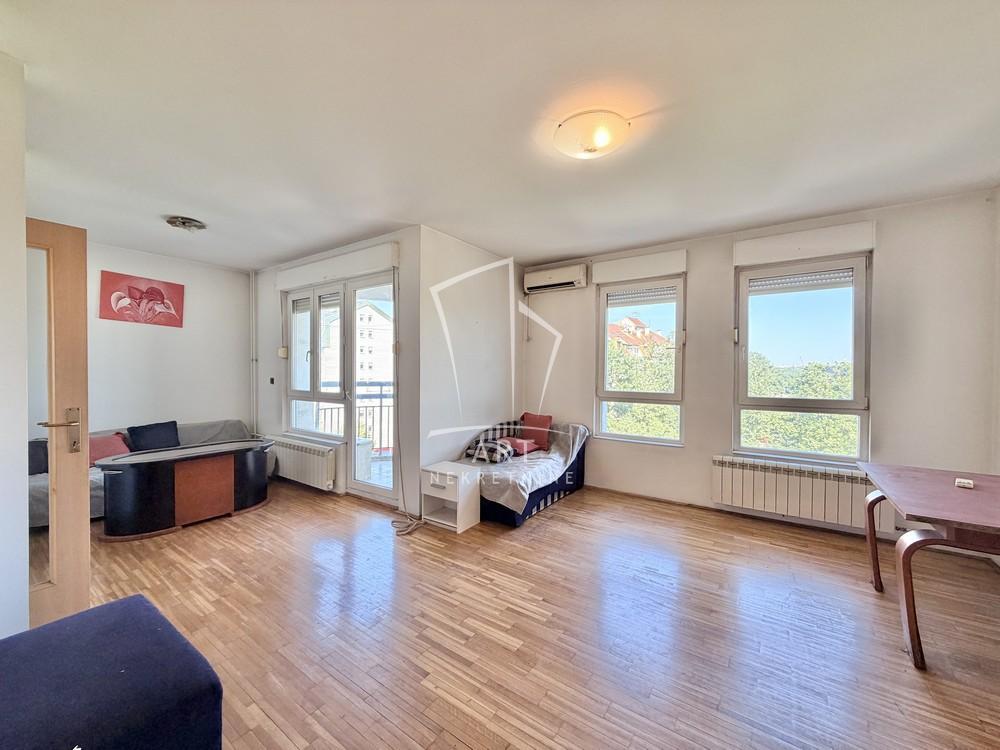 Stan na prodaju u Beogradu, Banovo brdo, dvosoban, 56m2, cena 179000 evra