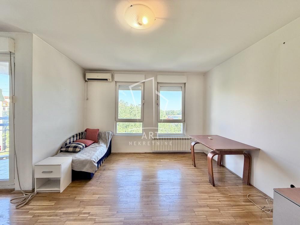 Stan na prodaju u Beogradu, Banovo brdo, dvosoban, 56m2, cena 179000 evra