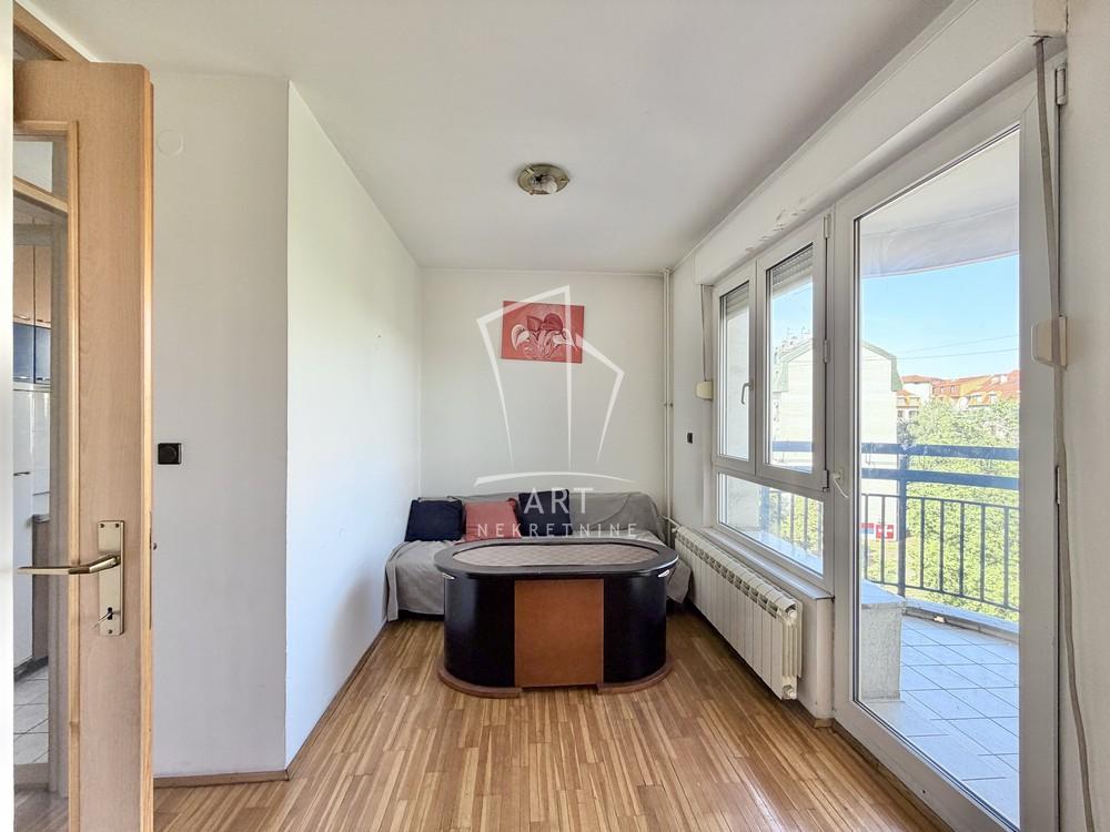 Stan na prodaju u Beogradu, Banovo brdo, dvosoban, 56m2, cena 179000 evra