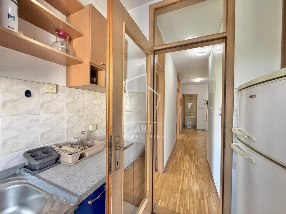 Stan na prodaju u Beogradu, Banovo brdo, dvosoban, 56m2, cena 179000 evra