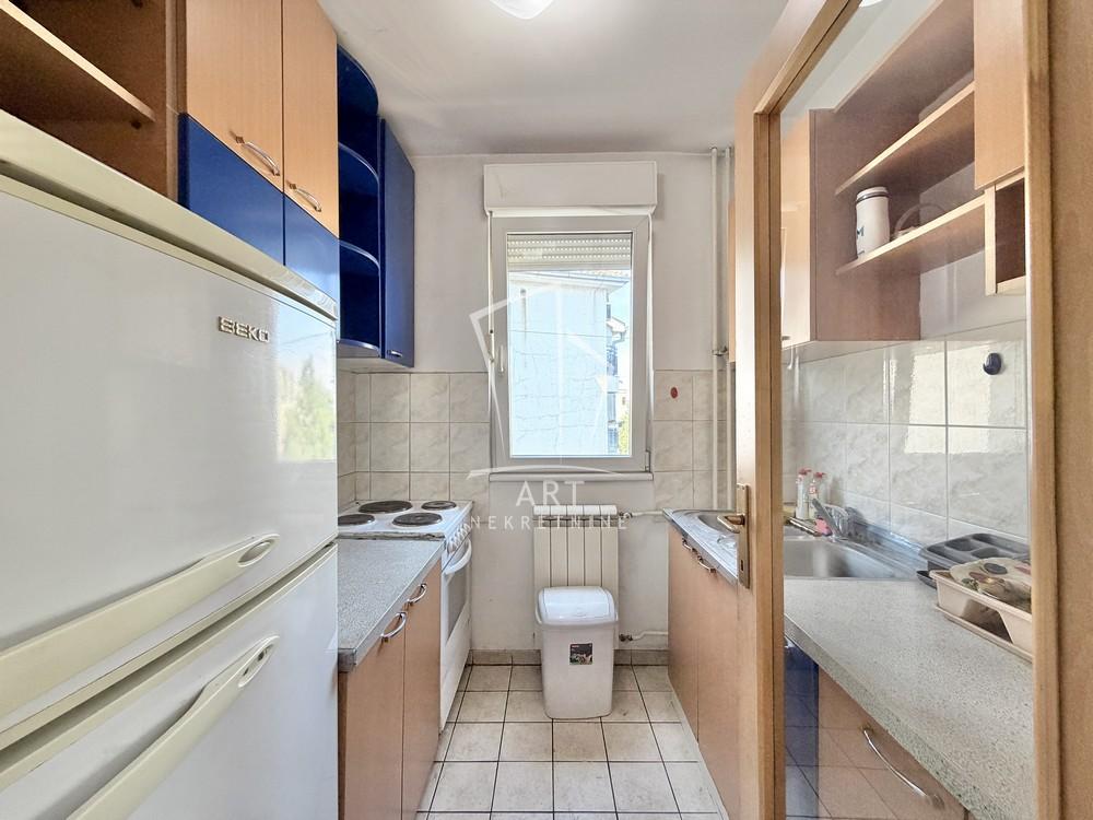 Stan na prodaju u Beogradu, Banovo brdo, dvosoban, 56m2, cena 179000 evra