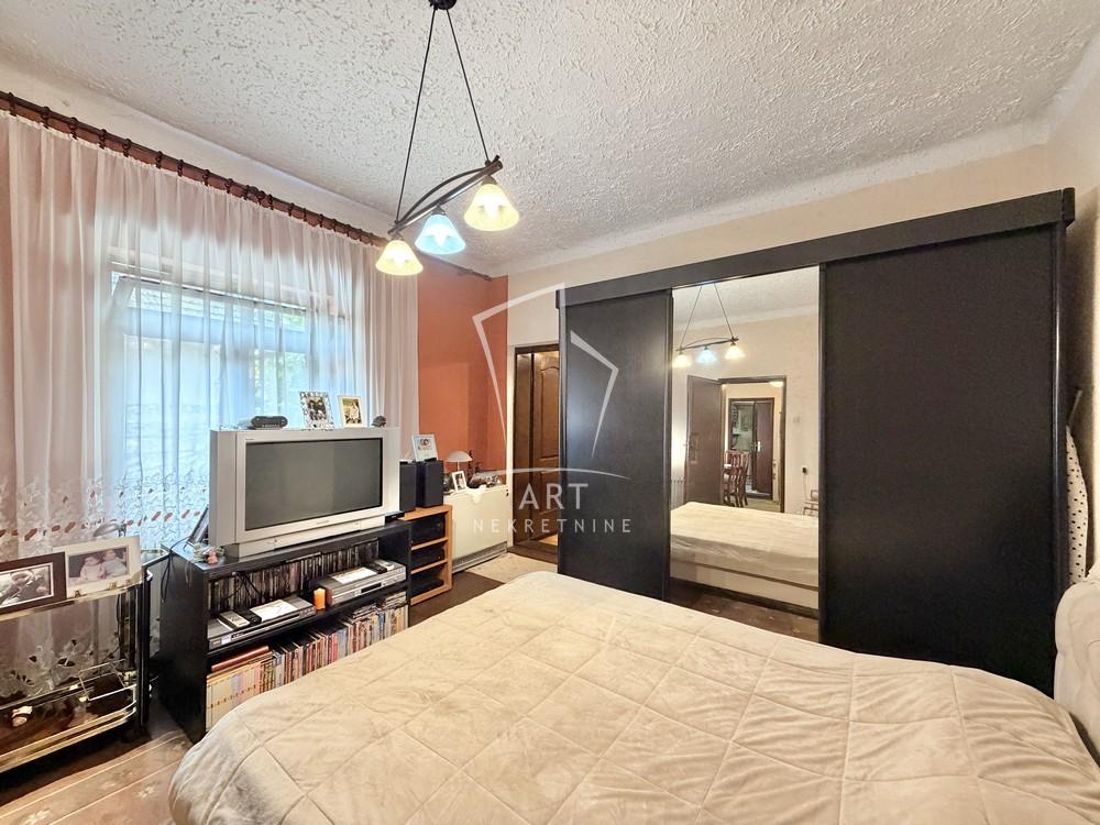 Stan na prodaju u Beogradu, Voždovac, trosoban, 31m2, cena 210000 evra