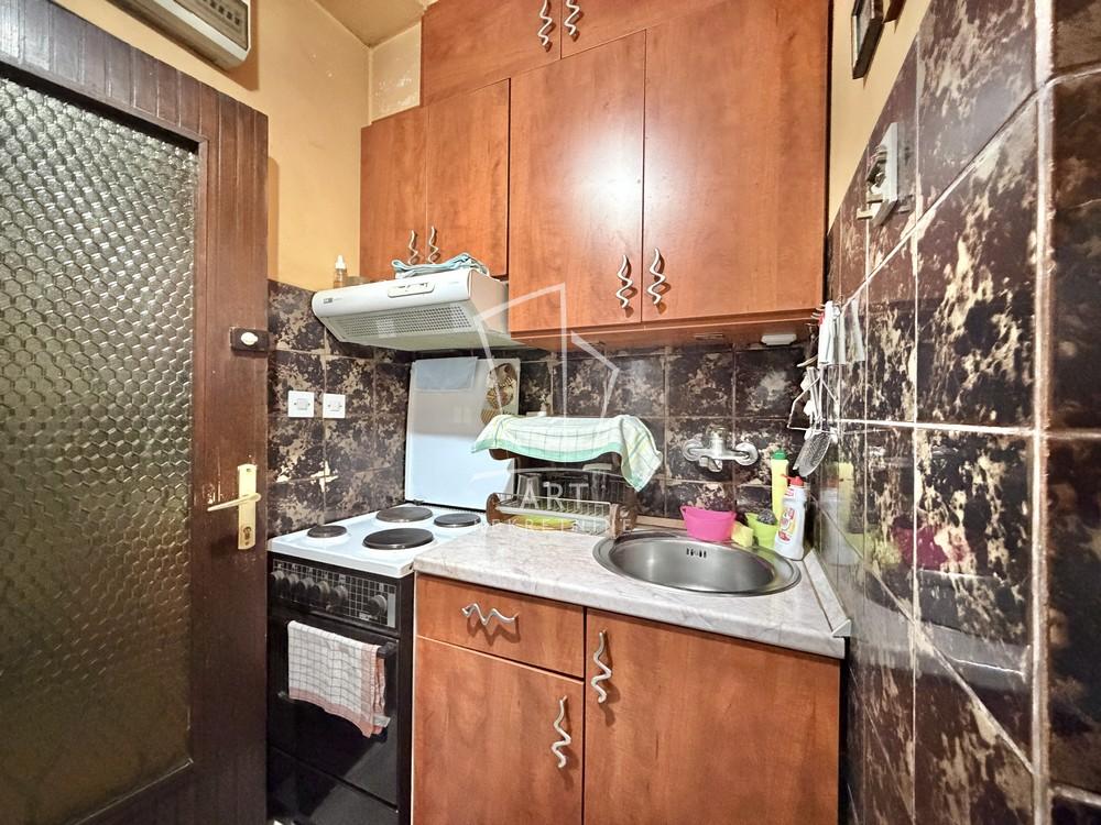 Stan na prodaju u Beogradu, Voždovac, trosoban, 31m2, cena 210000 evra