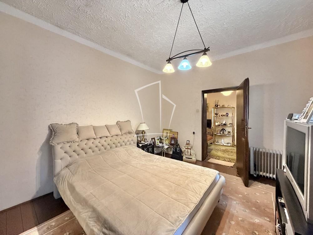 Stan na prodaju u Beogradu, Voždovac, trosoban, 31m2, cena 210000 evra