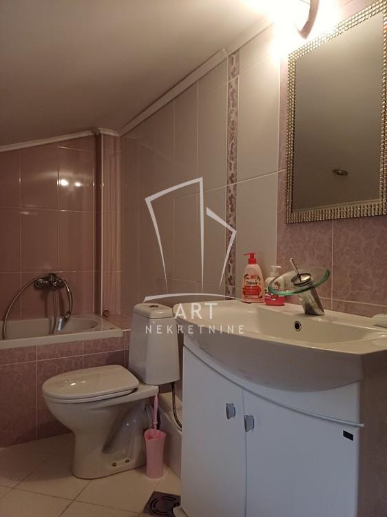 Stan na prodaju u Beogradu, Gornji grad, trosoban, 84m2, cena 304500 evra