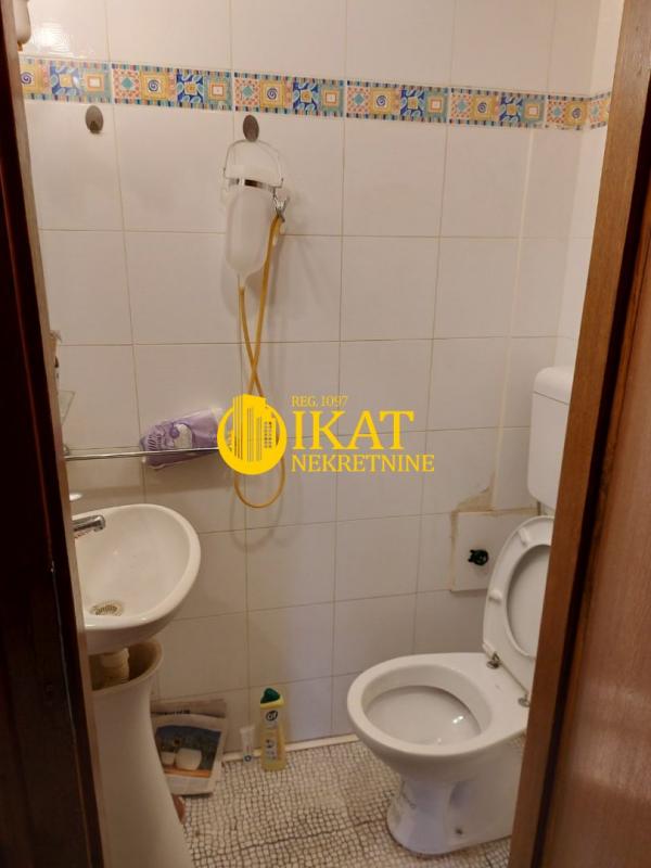 Stan na prodaju u Beogradu, Vračar, trosoban, 76m2, cena 385000 evra