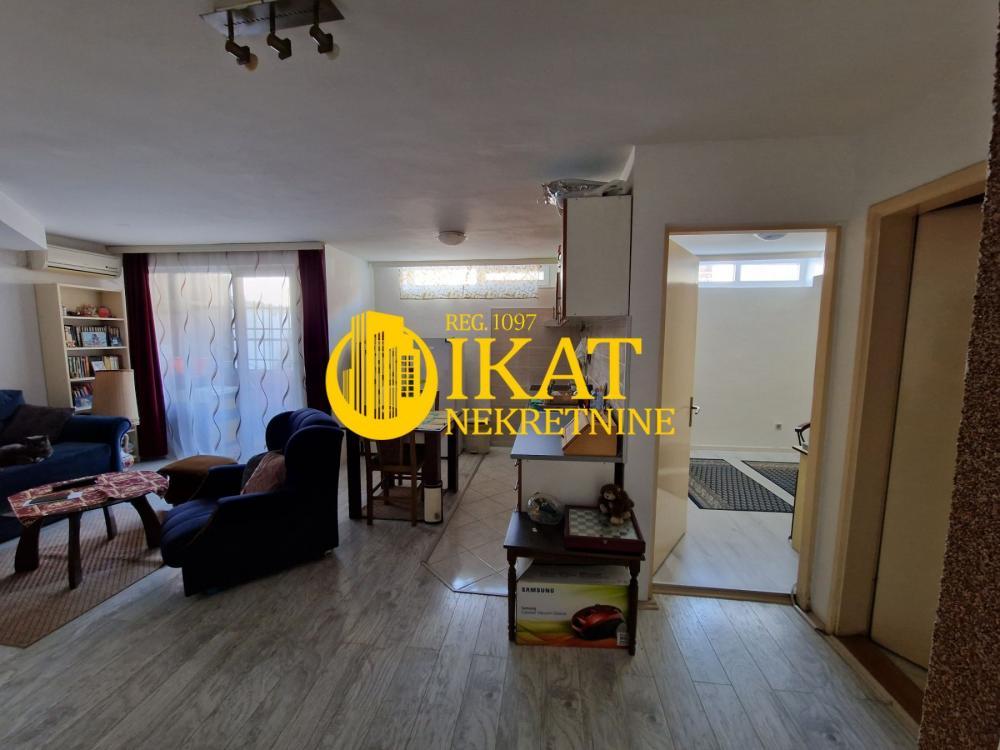 Stan na prodaju u Beogradu, Cvetkova pijaca, dvosoban, 53m2, cena 129000 evra