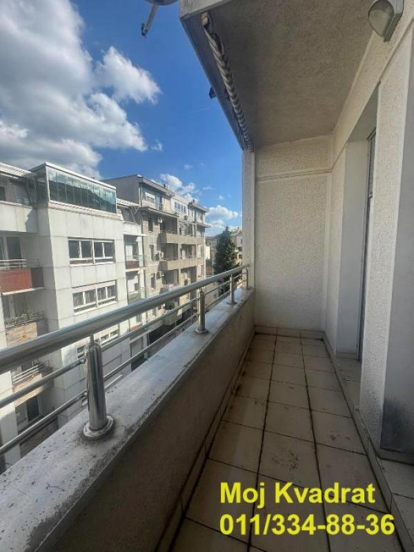 Stan na prodaju u Beogradu, Đeram pijaca, dvoiposoban, 57m2, cena 248500 evra