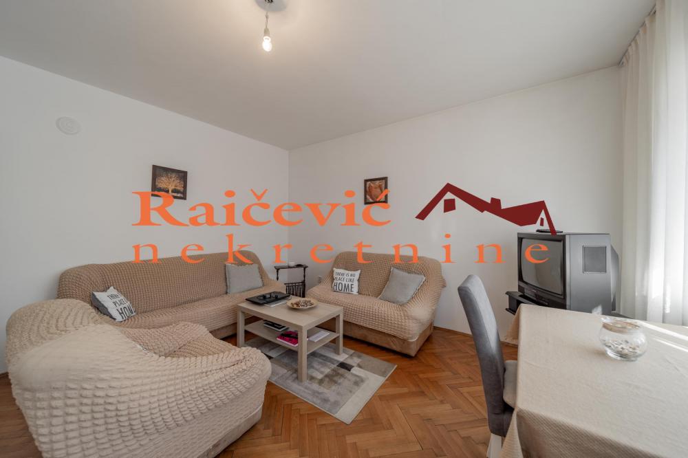 Stan na prodaju u Beogradu, Voždovac, troiposoban, 88m2, cena 180000 evra