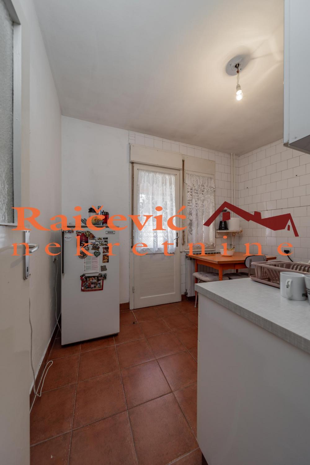 Stan na prodaju u Beogradu, Voždovac, troiposoban, 88m2, cena 180000 evra