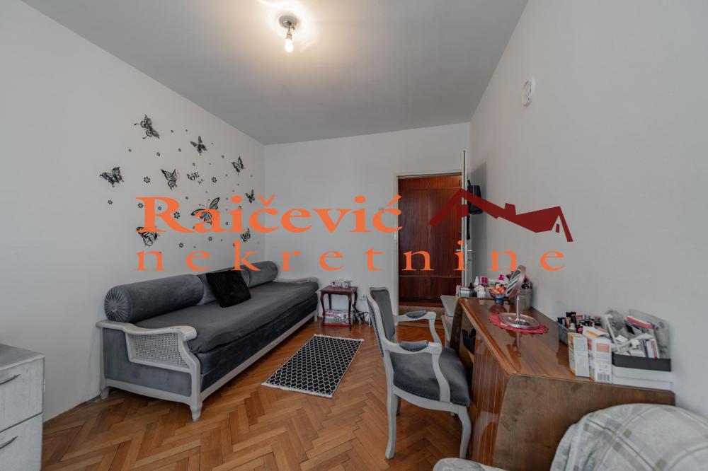 Stan na prodaju u Beogradu, Voždovac, troiposoban, 88m2, cena 180000 evra