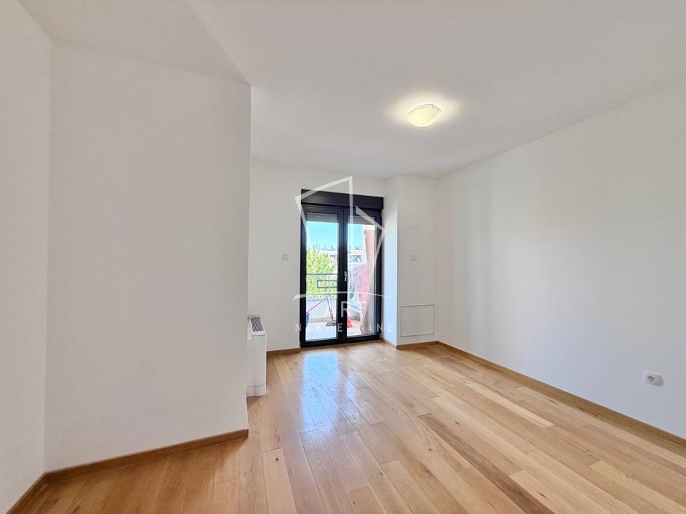 Stan na prodaju u Beogradu, Autokomanda, cetvorosoban, 88m2, cena 415000 evra