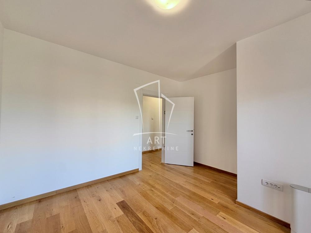 Stan na prodaju u Beogradu, Autokomanda, cetvorosoban, 88m2, cena 415000 evra