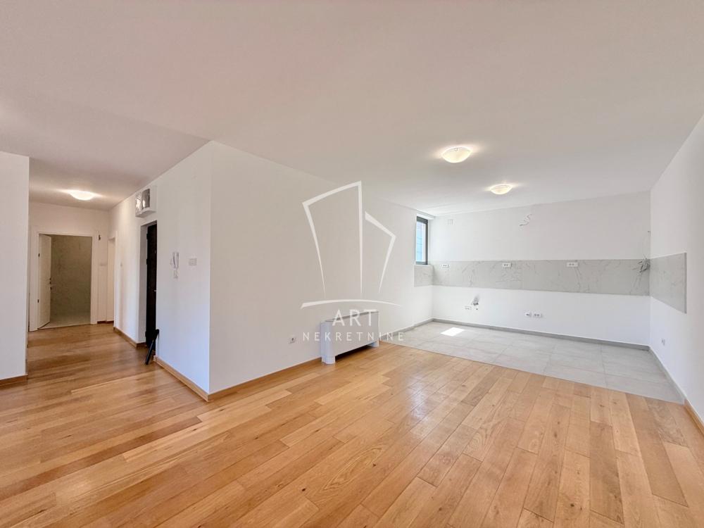 Stan na prodaju u Beogradu, Autokomanda, cetvorosoban, 88m2, cena 415000 evra