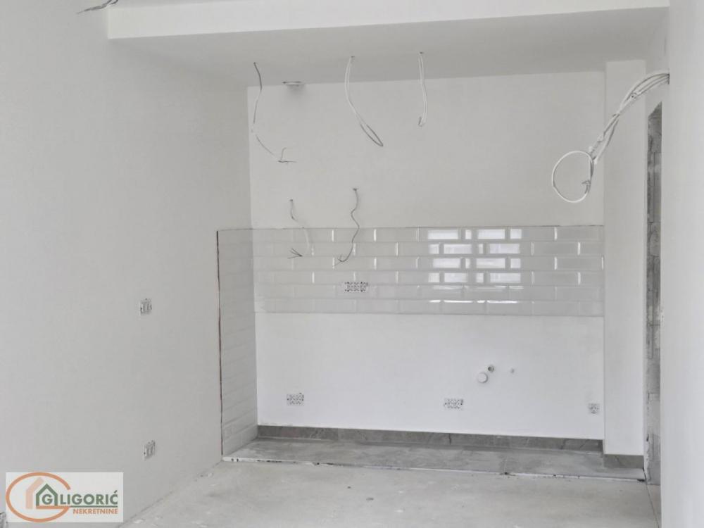 Stan na prodaju u Beogradu, Vukov spomenik, dvoiposoban, 57m2, cena 270000 evra