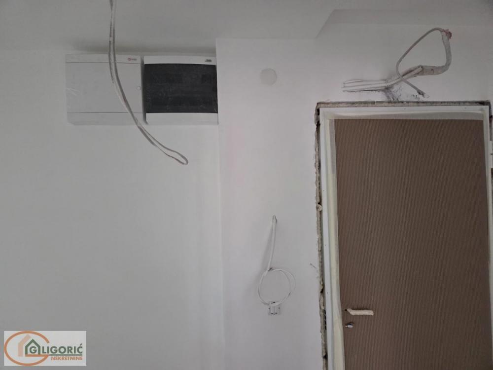 Stan na prodaju u Beogradu, Vukov spomenik, dvoiposoban, 57m2, cena 270000 evra