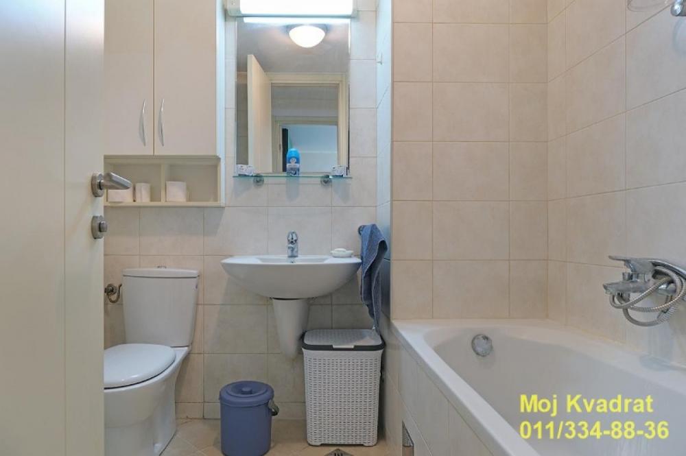 Stan na prodaju u Beogradu, Novi Beograd blok 67A (Belvile), jednoiposoban, 41m2, cena 220000 evra