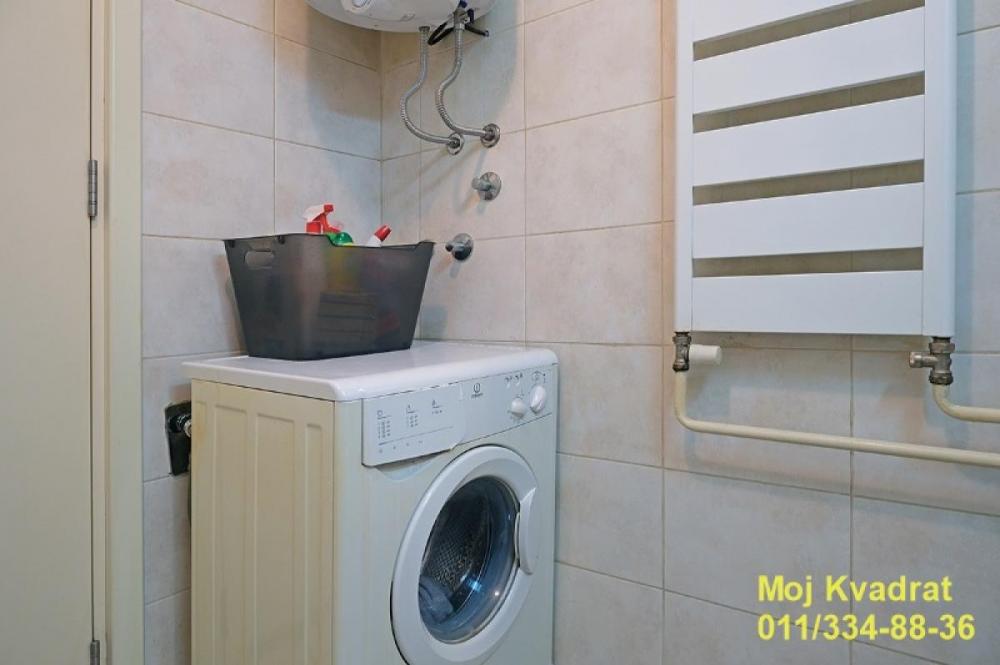 Stan na prodaju u Beogradu, Novi Beograd blok 67A (Belvile), jednoiposoban, 41m2, cena 220000 evra