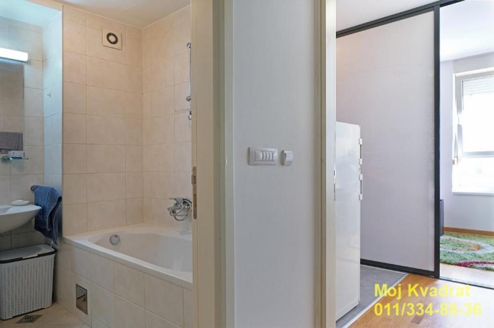Stan na prodaju u Beogradu, Novi Beograd blok 67A (Belvile), jednoiposoban, 41m2, cena 220000 evra