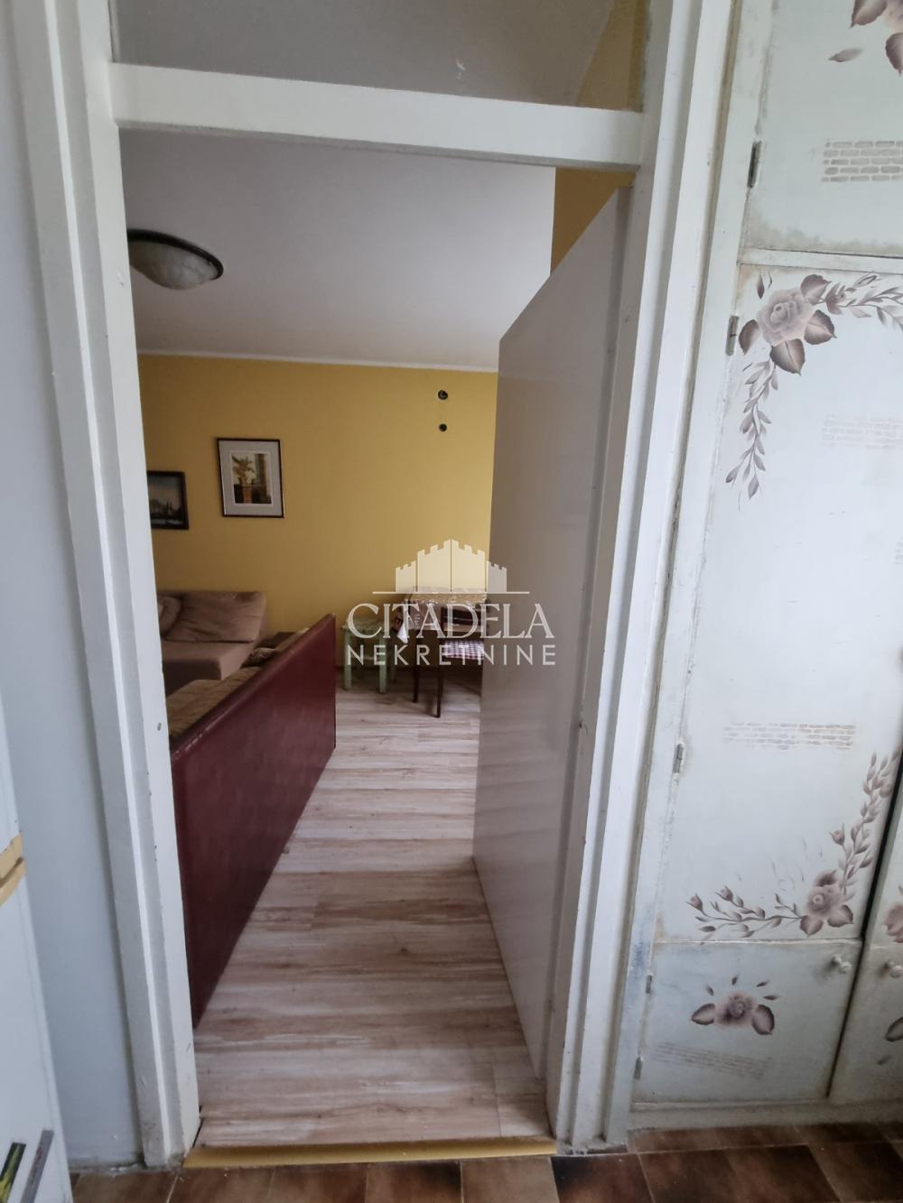 Stan na prodaju u Beogradu, Čukarica, jednoiposoban, 26m2, cena 82000 evra