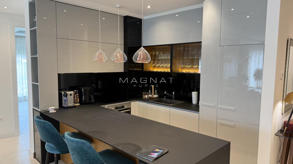 Stan na prodaju u Beogradu, Dedinje, dvosoban, 131m2, cena 930000 evra