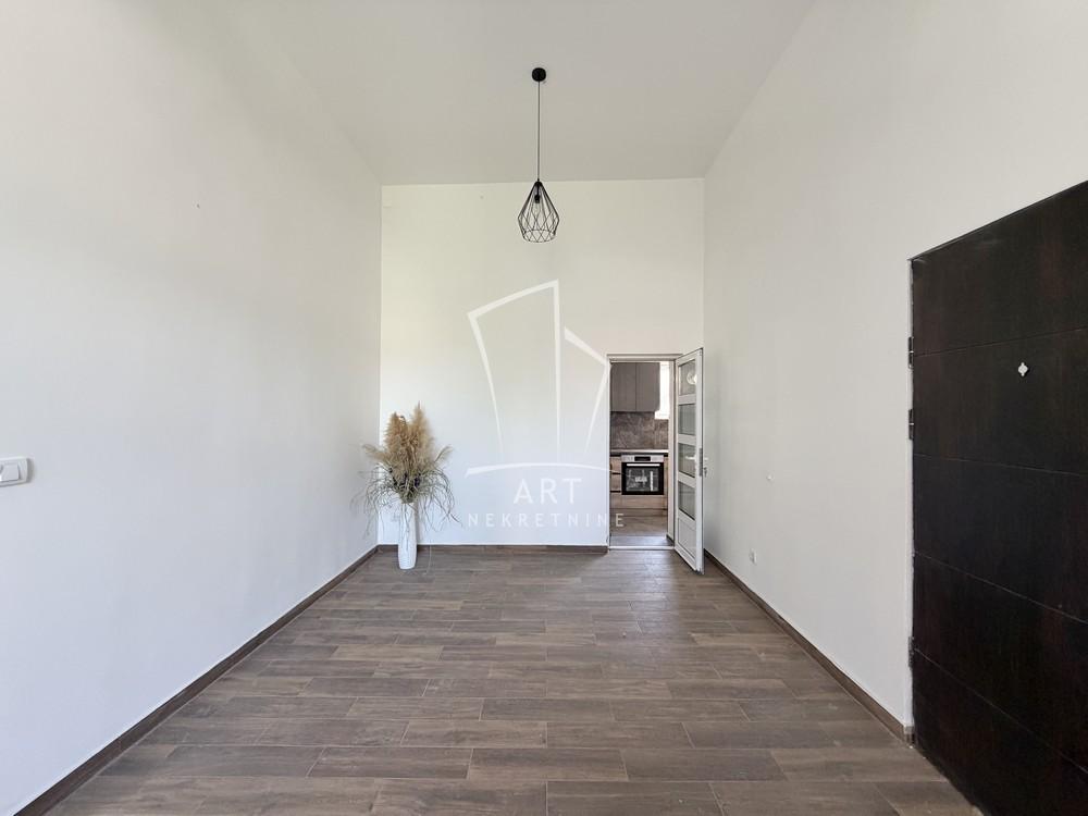 Stan na prodaju u Beogradu, Zemun, troiposoban, 46m2, cena 309000 evra