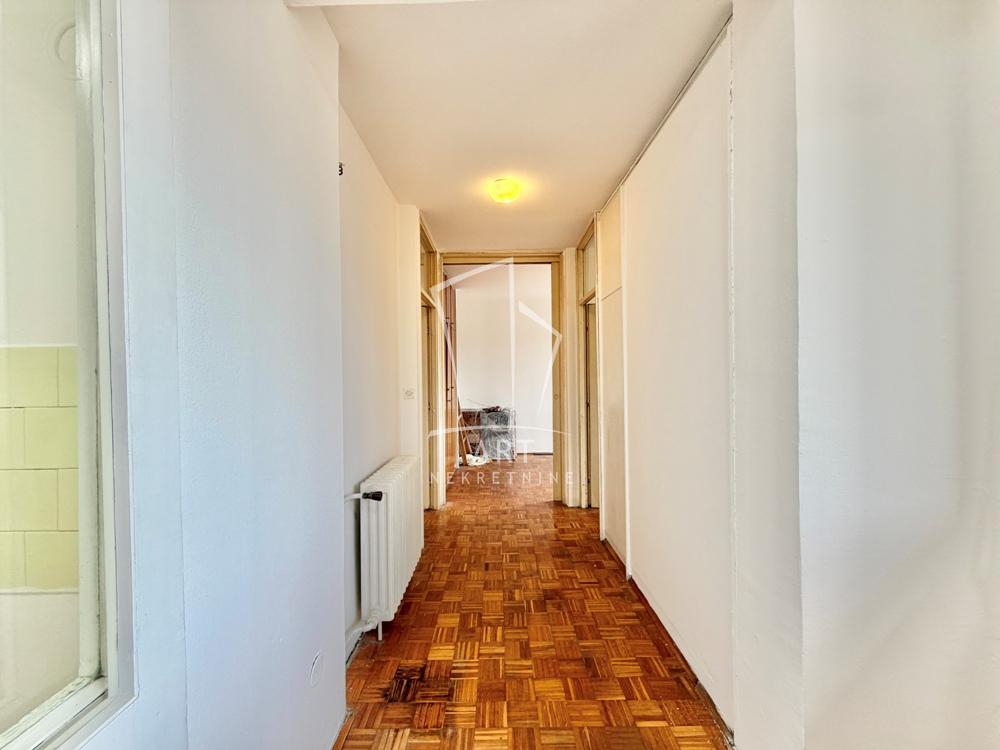 Stan na prodaju u Beogradu, Novi Beograd, dvoiposoban, 64m2, cena 240000 evra