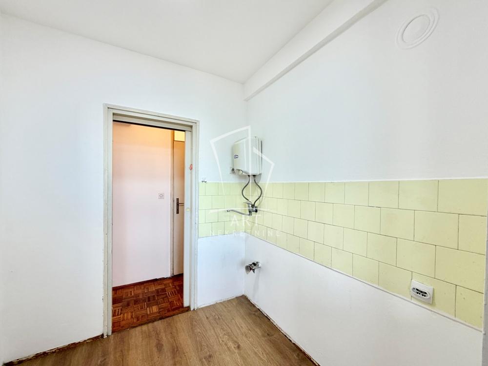 Stan na prodaju u Beogradu, Novi Beograd, dvoiposoban, 64m2, cena 240000 evra