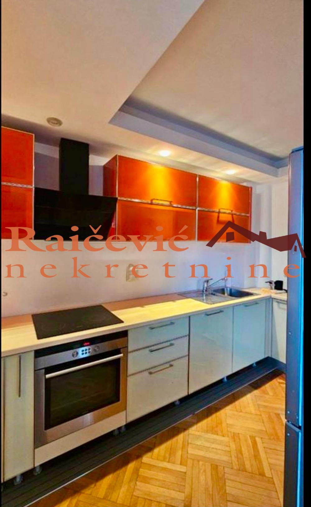 Stan na prodaju u Beogradu, Dorćol, trosoban, 82m2, cena 320000 evra